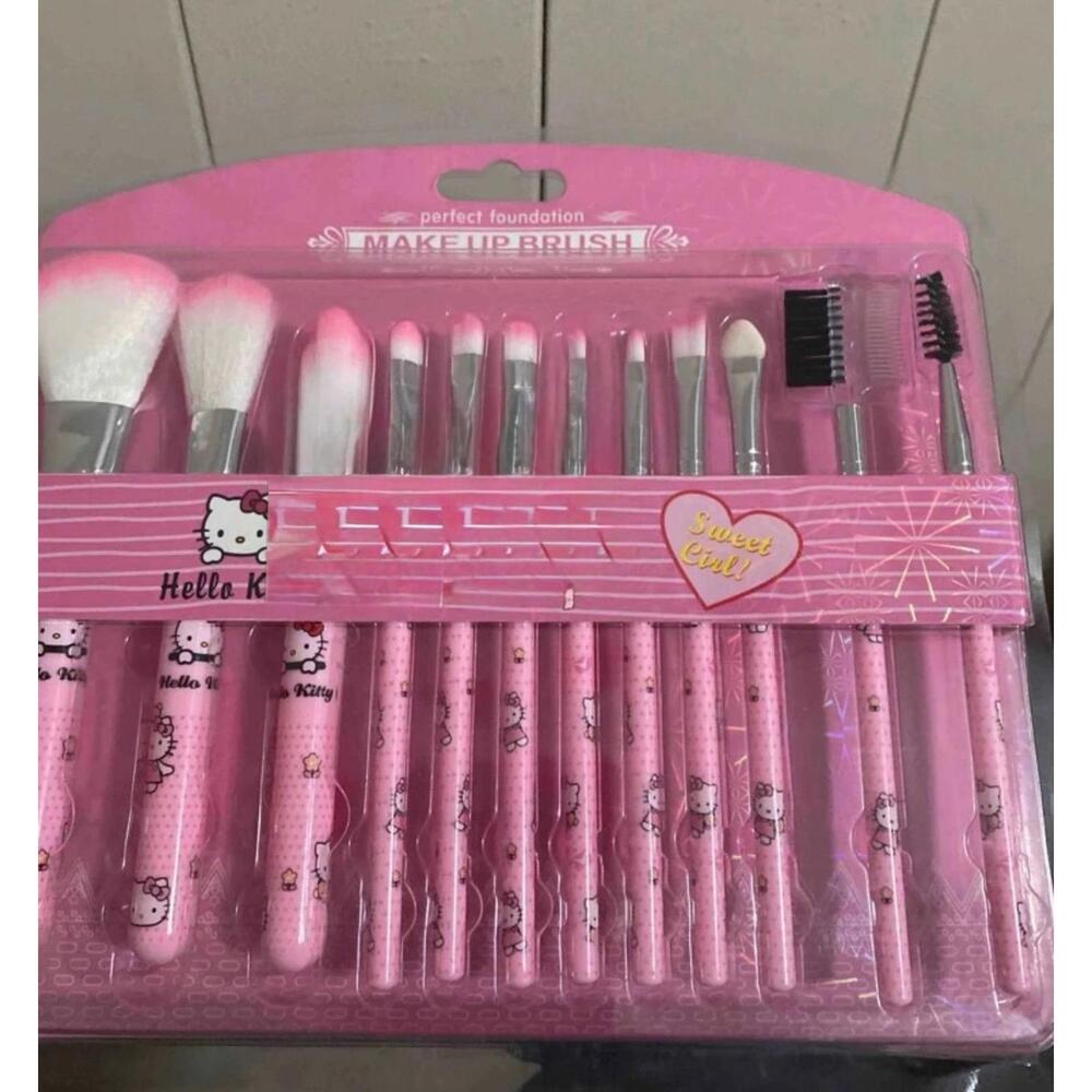 Hello Kitty makeup brushes